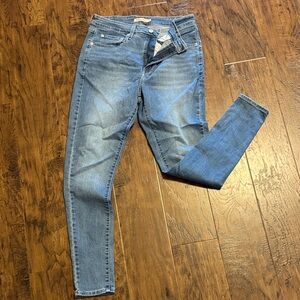 WORN ONCE Levi's Women's Light Blue Skinny Jeans 721 high rise skinny